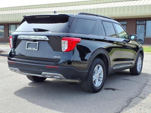 Black Metallic 2024 Ford Explorer XLT
