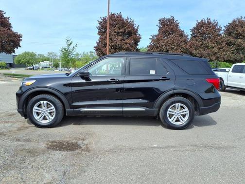 Black Metallic 2024 Ford Explorer XLT