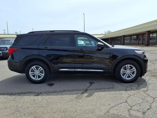 Black Metallic 2024 Ford Explorer XLT