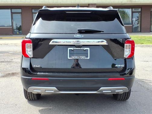 Black Metallic 2024 Ford Explorer XLT