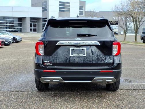 Agate Black Metallic 2024 Ford Explorer XLT
