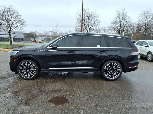Infinite Black Metallic Clearcoat 2023 Lincoln Aviator Black Label AWD