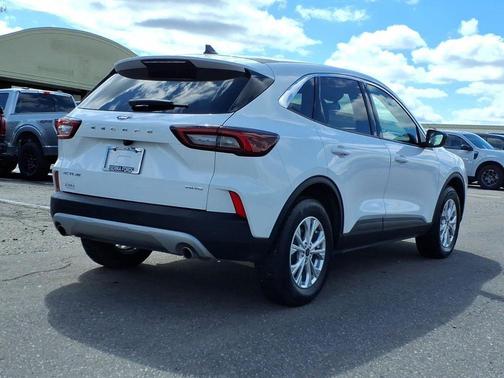 Oxford White 2024 Ford Escape Active