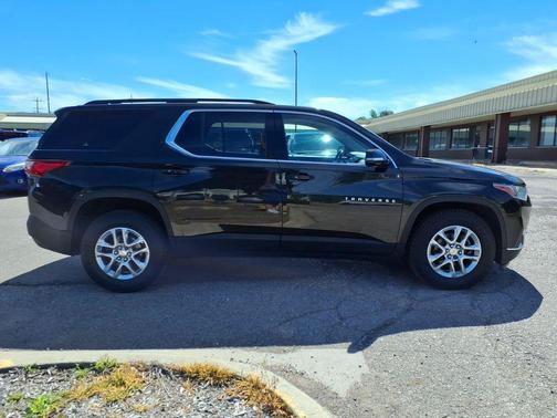 Havana Brown Metallic 2019 Chevrolet Traverse LT Cloth