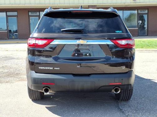 Havana Brown Metallic 2019 Chevrolet Traverse LT Cloth