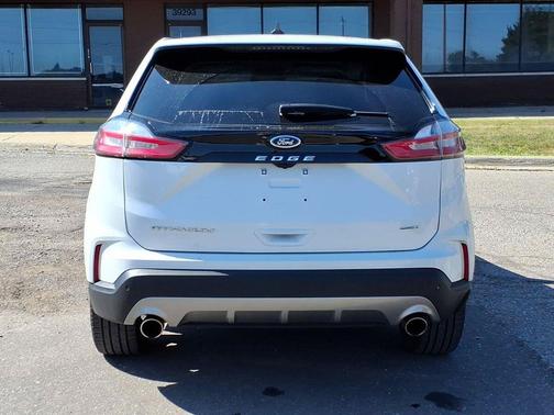 White Metallic 2024 Ford Edge Titanium