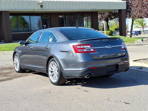 White Platinum Metallic Tri-Coat 2015 Ford Taurus Limited