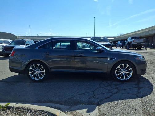 White Platinum Metallic Tri-Coat 2015 Ford Taurus Limited