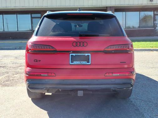 Orca Black Metallic 2021 Audi Q7 45 Premium