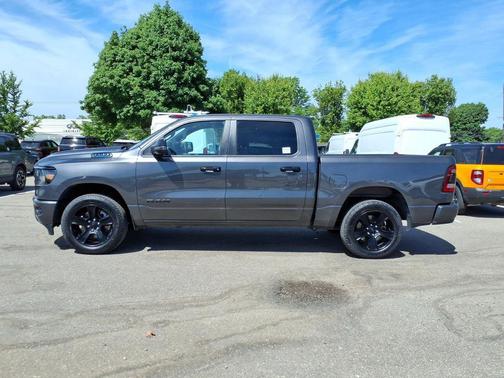 Granite Crystal Metallic Clearcoat 2024 RAM 1500 Big Horn/Lone Star