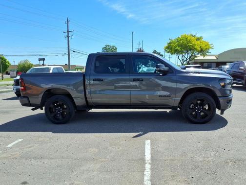 Granite Crystal Metallic Clearcoat 2024 RAM 1500 Big Horn/Lone Star