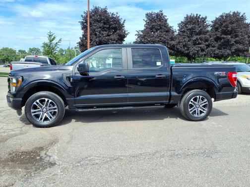 Agate Black Metallic 2023 Ford F-150 XL