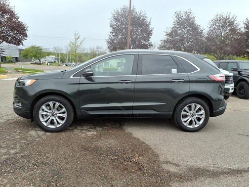 Forged Green Metallic 2024 Ford Edge Titanium