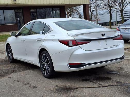 2024 Lexus ES 250 Base