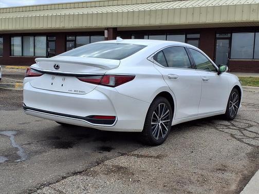 2024 Lexus ES 250 Base