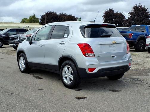 Silver Ice Metallic 2020 Chevrolet Trax LS