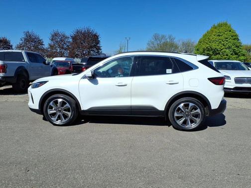 Star White Metallic Tri-Coat 2023 Ford Escape Platinum