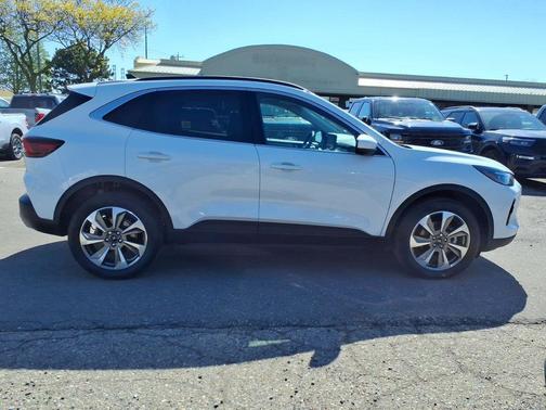 Star White Metallic Tri-Coat 2023 Ford Escape Platinum
