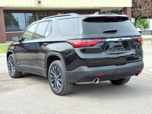 Mosaic Black Metallic 2023 Chevrolet Traverse RS