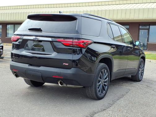 Mosaic Black Metallic 2023 Chevrolet Traverse RS