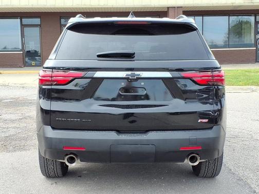 Mosaic Black Metallic 2023 Chevrolet Traverse RS