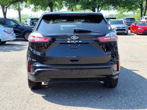 Agate Black Metallic 2024 Ford Edge ST Line