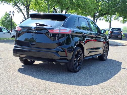 Agate Black Metallic 2024 Ford Edge ST Line