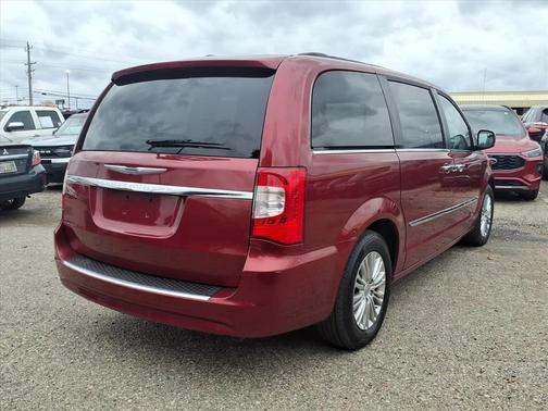 2015 Chrysler Town & Country Touring-L