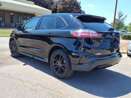 Agate Black Metallic 2024 Ford Edge ST Line