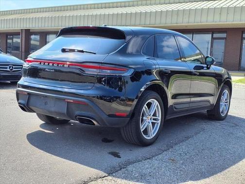 2022 Porsche Macan Base