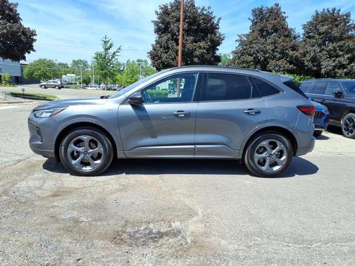 Carbonized Gray Metallic 2024 Ford Escape ST-Line