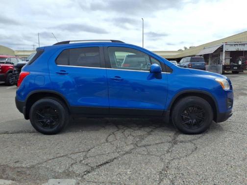 Brilliant Blue Metallic 2016 Chevrolet Trax LT