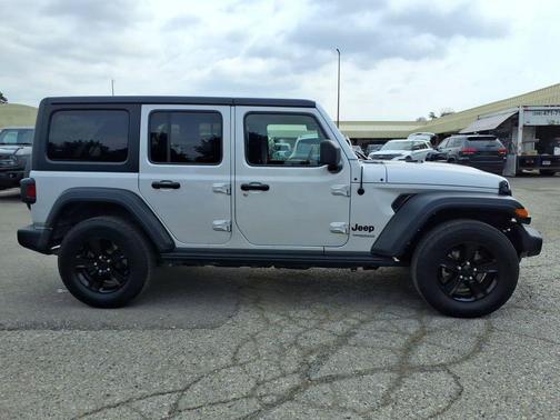 Silver Zynith Clearcoat 2022 Jeep Wrangler Unlimited Sport Altitude