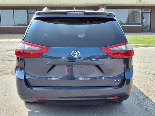 2020 Toyota Sienna XLE
