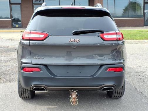 Granite Crystal Metallic Clearcoat 2017 Jeep Cherokee 75th Anniversary Edition 4x4