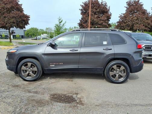 Granite Crystal Metallic Clearcoat 2017 Jeep Cherokee 75th Anniversary Edition 4x4
