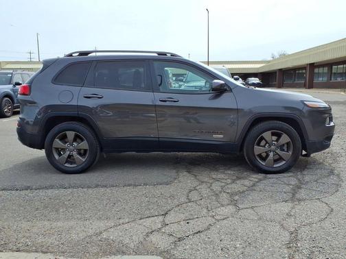 Granite Crystal Metallic Clearcoat 2017 Jeep Cherokee 75th Anniversary Edition 4x4