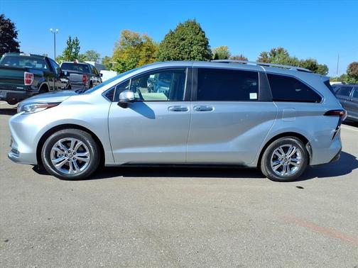 2022 Toyota Sienna Platinum 7 Passenger