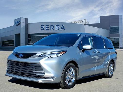 2022 Toyota Sienna Platinum 7 Passenger