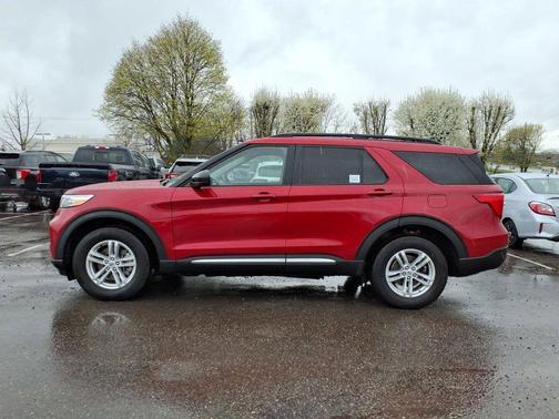 Rapid Red Metallic Tinted Clearcoat 2023 Ford Explorer XLT