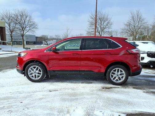 Red 2024 Ford Edge SEL