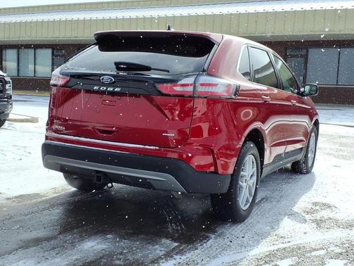 Red 2024 Ford Edge SEL
