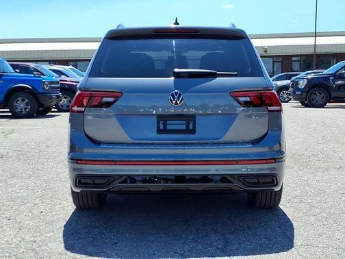 Platinum Gray Metallic 2024 Volkswagen Tiguan 2.0T SE R-Line Black 4MOTION