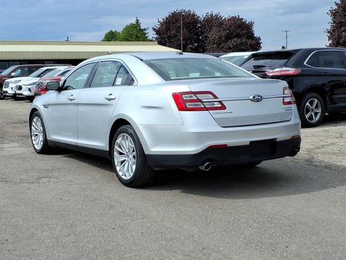Ingot Silver 2017 Ford Taurus Limited