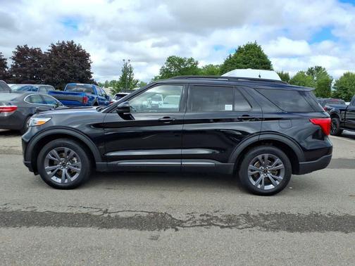 Agate Black Metallic 2023 Ford Explorer XLT