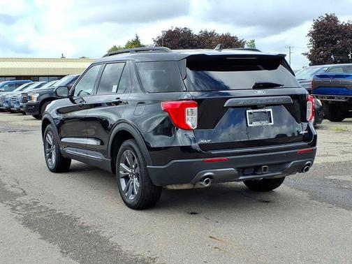 Agate Black Metallic 2023 Ford Explorer XLT
