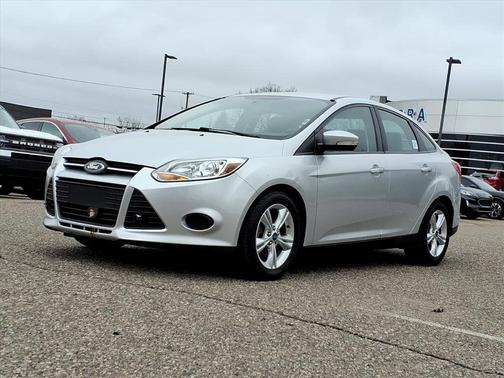 Ingot Silver 2014 Ford Focus SE