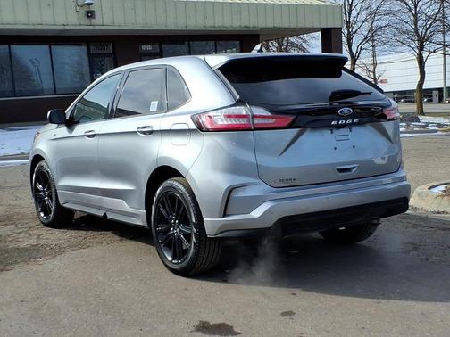 Iconic Silver Metallic 2024 Ford Edge ST Line