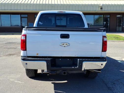 White 2013 Ford F-250 Lariat