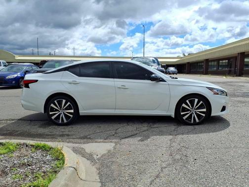 Pearl White Tricoat 2019 Nissan Altima 2.5 SR
